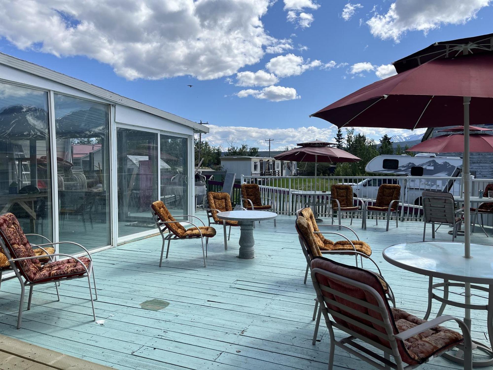 Kluane Park Inn Haines Junction Exterior photo