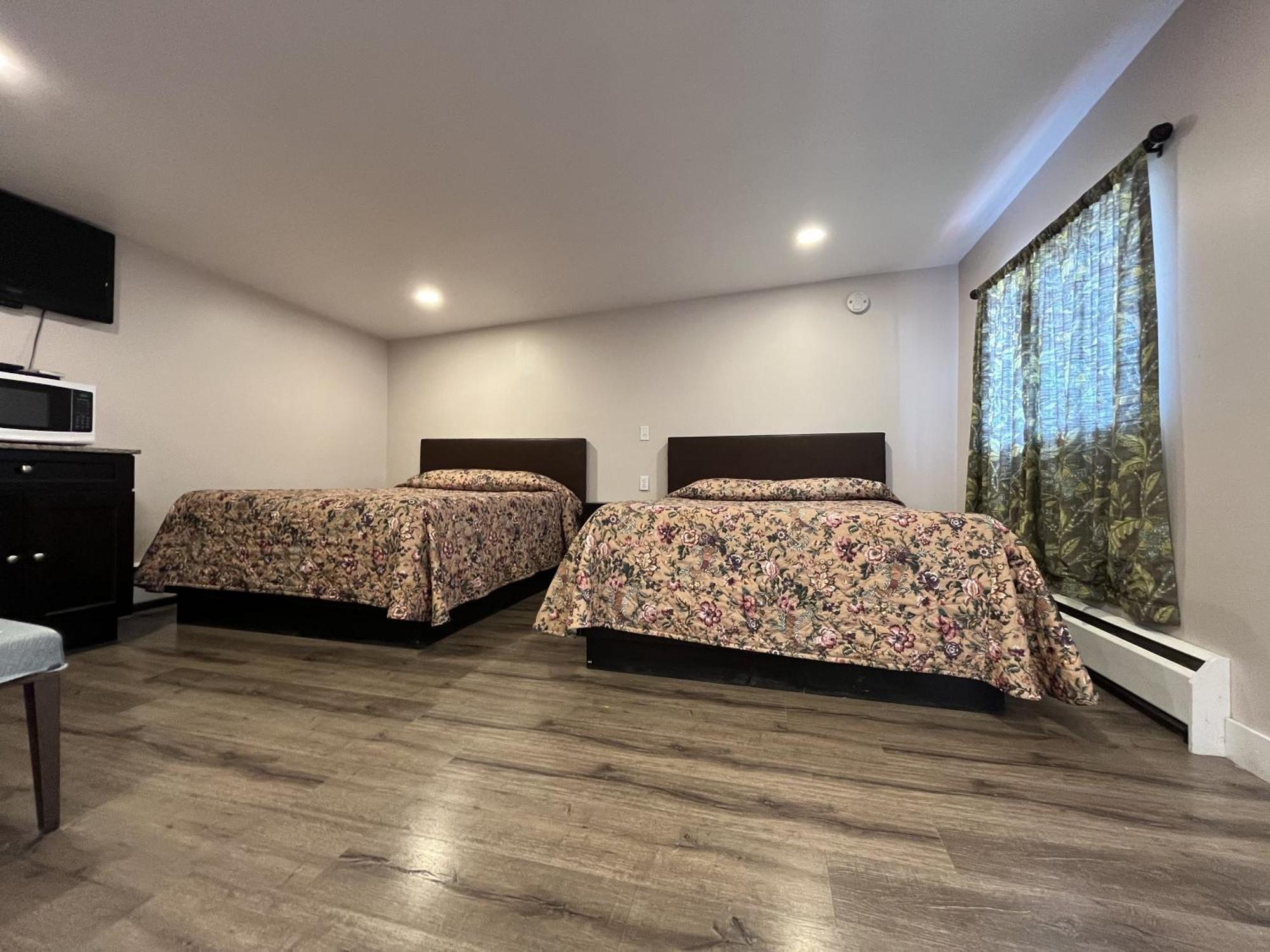 Kluane Park Inn Haines Junction Exterior photo