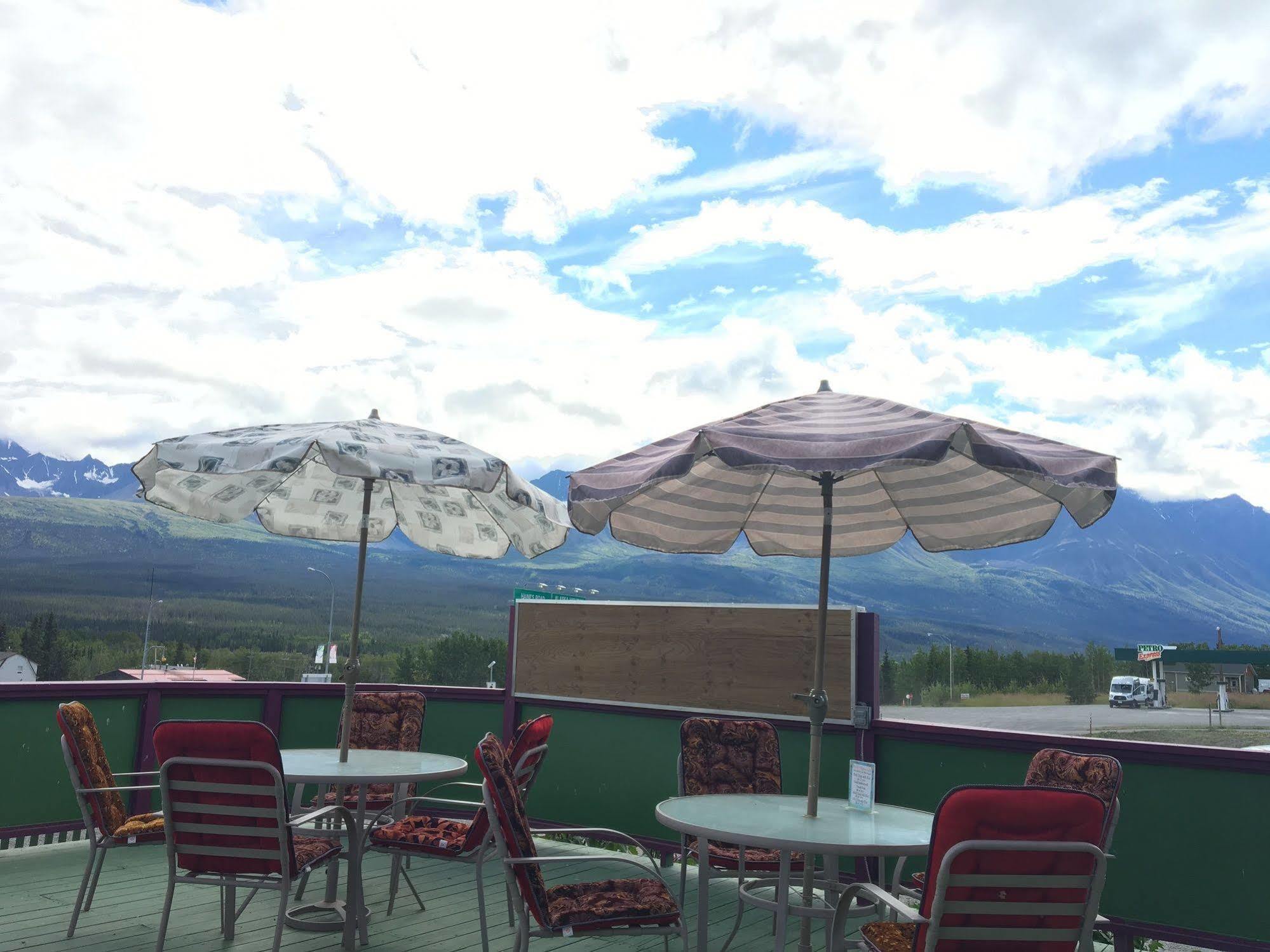 Kluane Park Inn Haines Junction Exterior photo