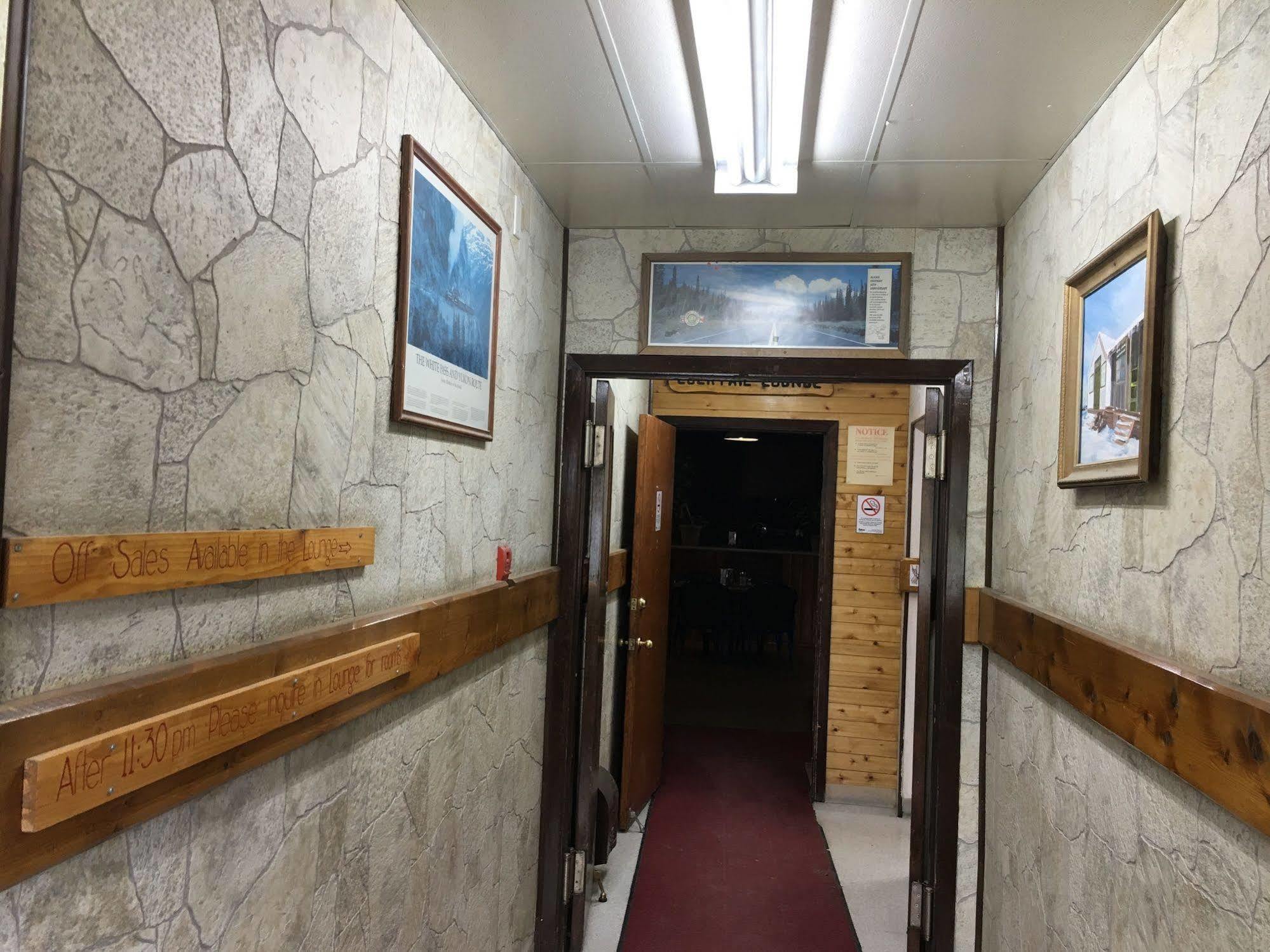 Kluane Park Inn Haines Junction Exterior photo